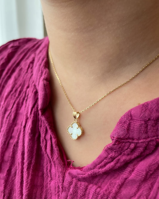 Mother Of Pearl Clover Necklac